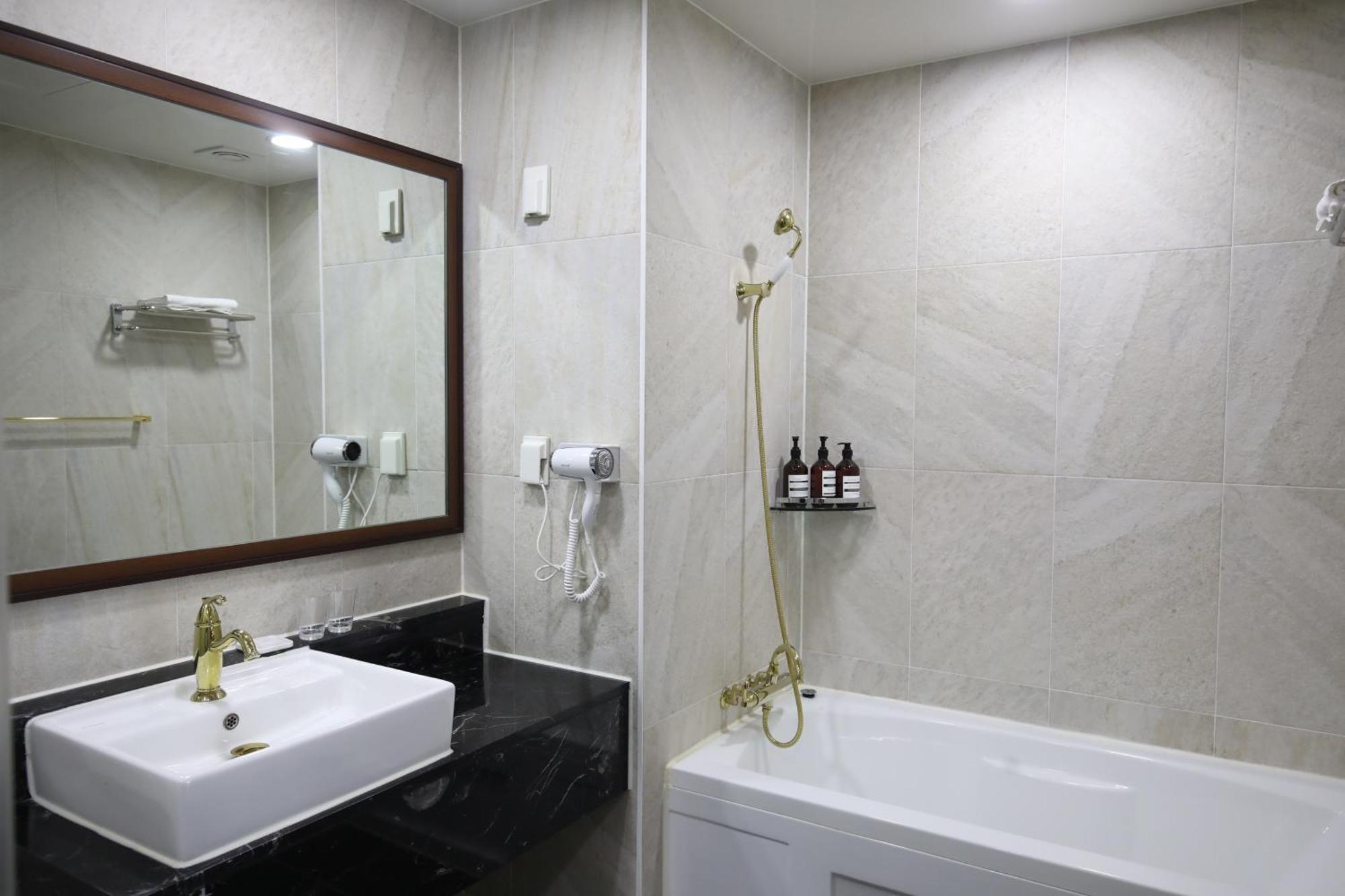 Benikea Hotel Seosan Экстерьер фото